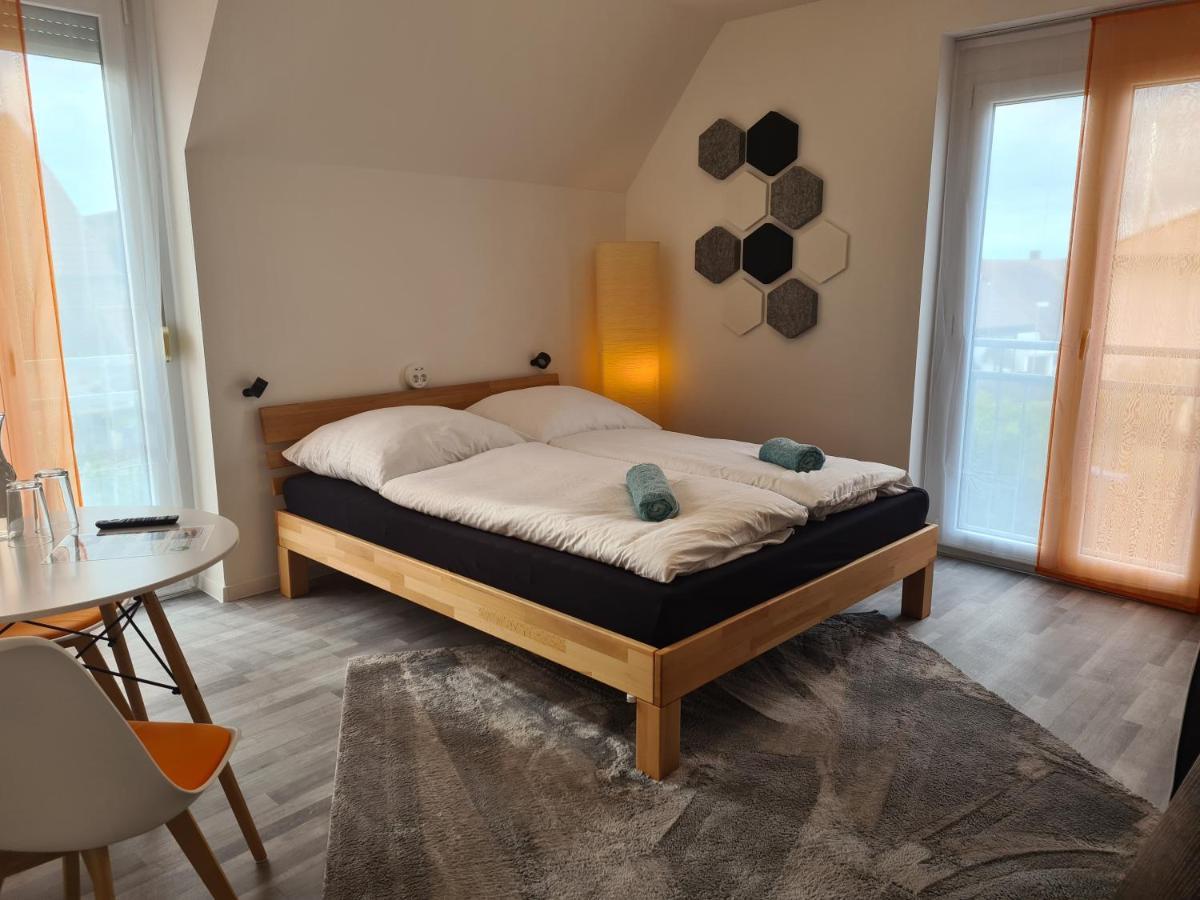 Lichtdurchflutetes Zimmer - Mainwiesen Waldbuttelbrunn Exterior foto